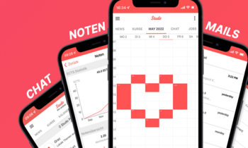 Darstellung der Studo App auf drei Smartphone-Screens vor rotem Hintergrund mit Funktionen wie Notenübersicht, Kalender, Mails und Chat.
