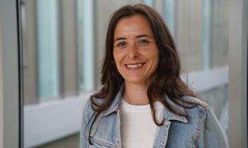 Judith Ivancsits lächelt in die Kamera – neue Mitarbeiterin im Bereich Hochschulische Qualitätssicherung an der FH Burgenland.