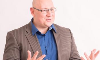 Im Portrait: Manuel Rieger, MBA-Absolvent der Hochschule Burgenland.